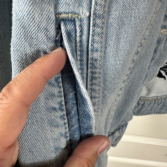 PAIGE City of Angels Embroidered Denim Trucker Jacket Women's Size M Light‎ Wash - Picture 10 of 12